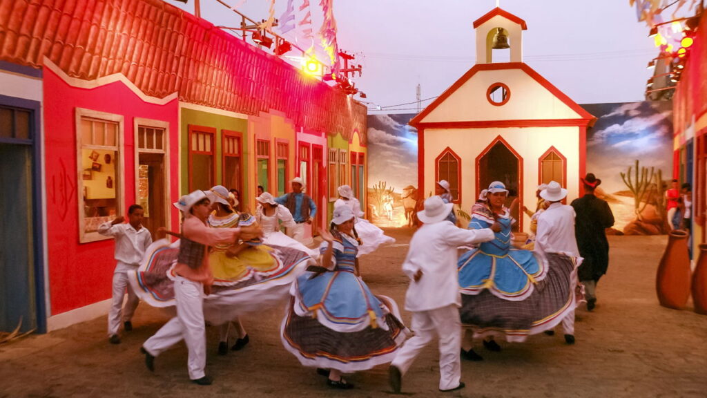 A técnica de balão junino que conquistou festas do Brasil