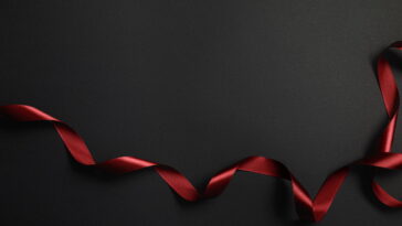 Como uma fita vermelha pode transformar sua energia no ambiente profissional