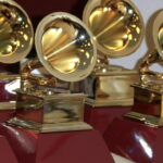 O acessório que roubou a cena no tapete vermelho do Grammy surpreendeu a todos