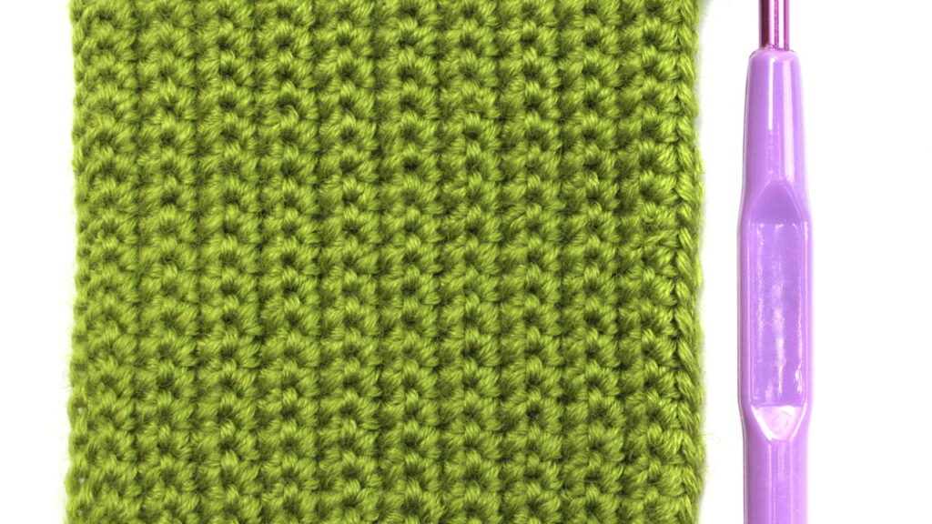 O segredo das crocheteiras por trás da almofada de cacto que virou febre