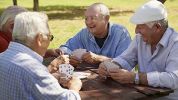 A atitude que mais afasta amigos na vida adulta segundo especialistas