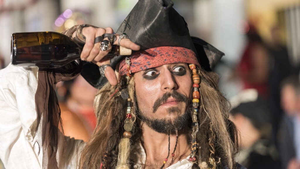 A fantasia de pirata que virou febre nas festas e redes sociais
