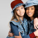 Essa tendência de moda infantil está dominando os guarda-roupas neste inverno