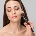 Essa base de efeito glow está conquistando quem busca pele saudável