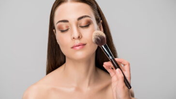 Essa base de efeito glow está conquistando quem busca pele saudável