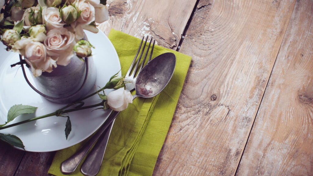 Essa peça feita à mão virou febre entre quem ama mesa posta criativa