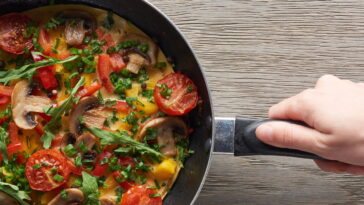 O segredo para um omelete leve e saboroso sem farinha nem leite