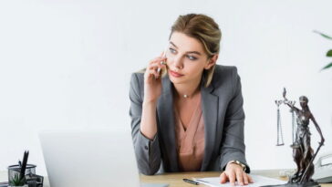 Seu celular pode estar te ouvindo sem você saber e tem como descobrir, veja como