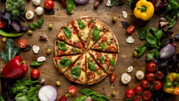 A pizza que virou febre em São Paulo e não leva massa tradicional