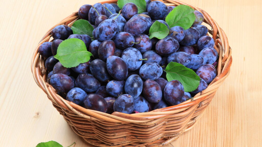 Essa fruta pode ajudar a controlar a pressão e rejuvenescer a pele, conheça os benefícios