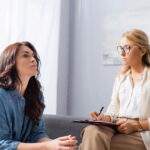 Essa filosofia antiga está salvando mentes no mundo digital segundo a psicologia