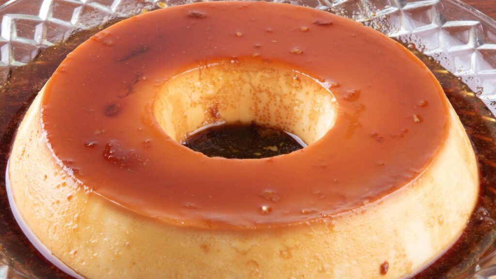 Essa receita tradicional de pudim vai te surpreender pelo sabor e textura
