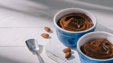 Essa sobremesa tem chocolate e um ingrediente secreto que ninguém percebe