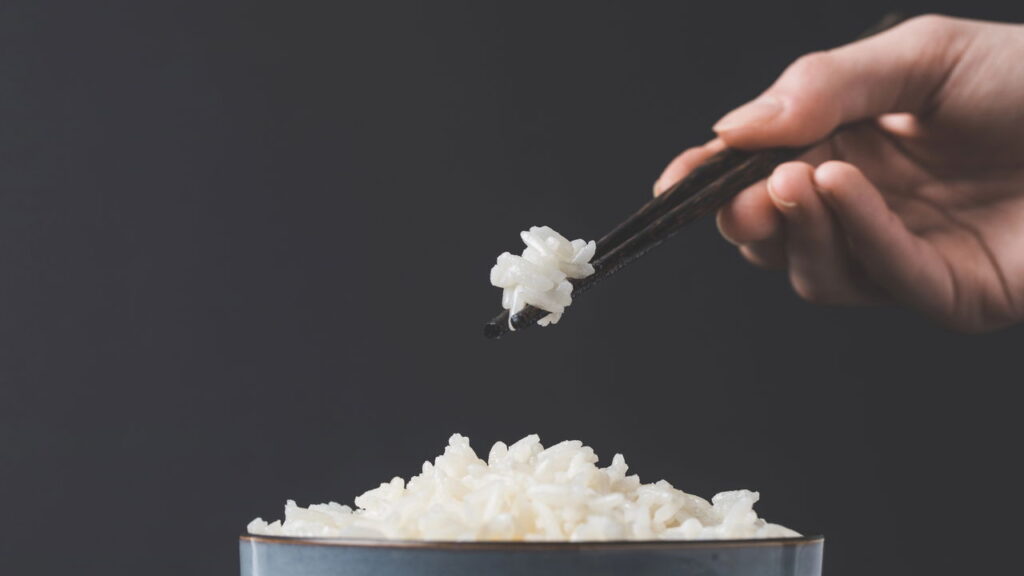 Esse truque caseiro está viralizando e salva qualquer arroz