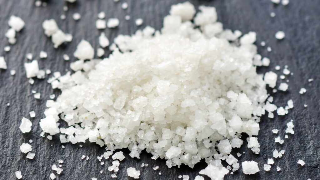 O truque com casca de cebola que vai mudar o sabor dos seus pratos
