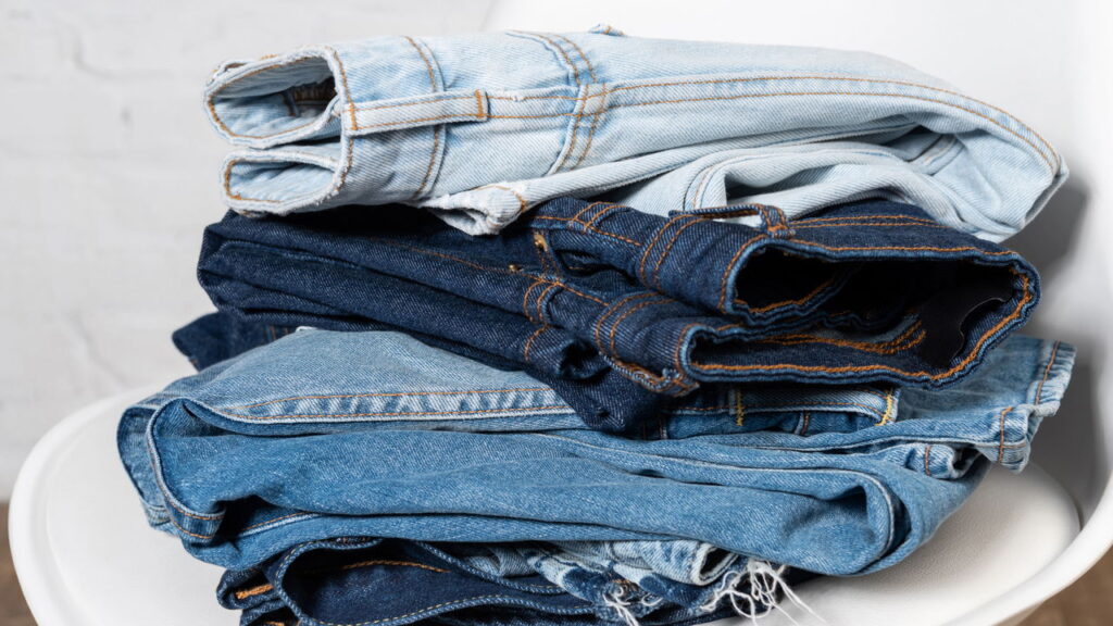 O que significa acumular roupas na cadeira com frequência, segundo a psicologia