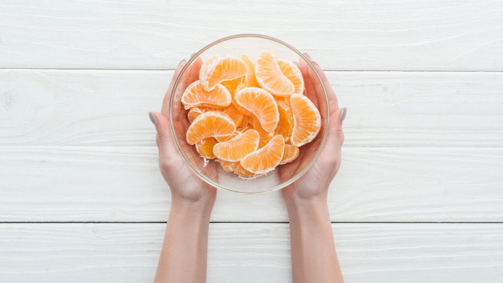 A fruta que melhora a digestão, equilibra os hormônios e ainda relaxa