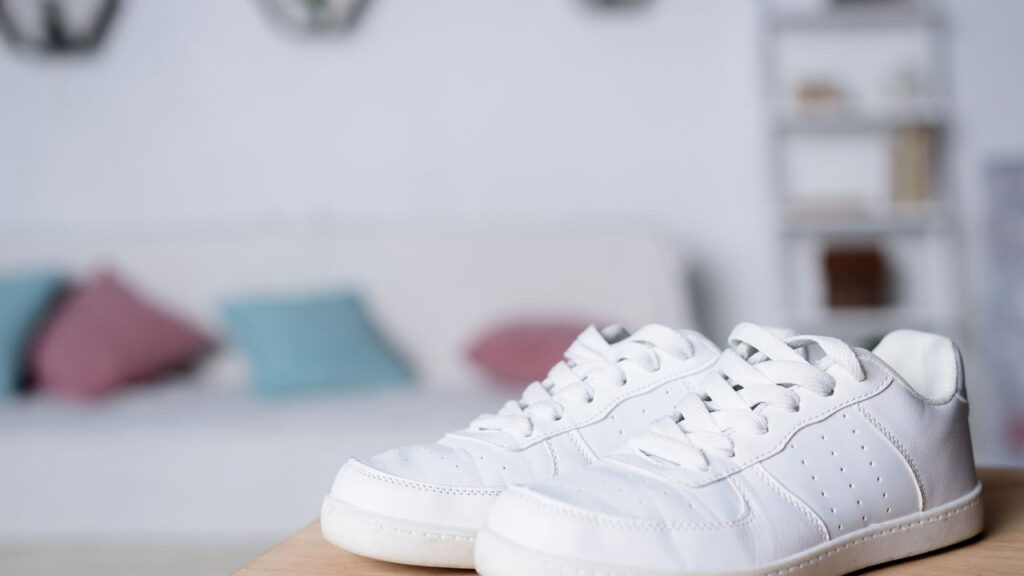 A mistura queridinha das fashionistas para manter o sapato branco e perfeito