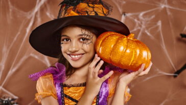 O acessório mais criativo do Halloween está sendo feito à mão