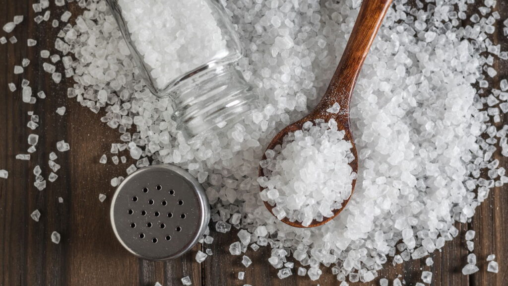 O motivo que está fazendo todo mundo colocar sal na cozinha
