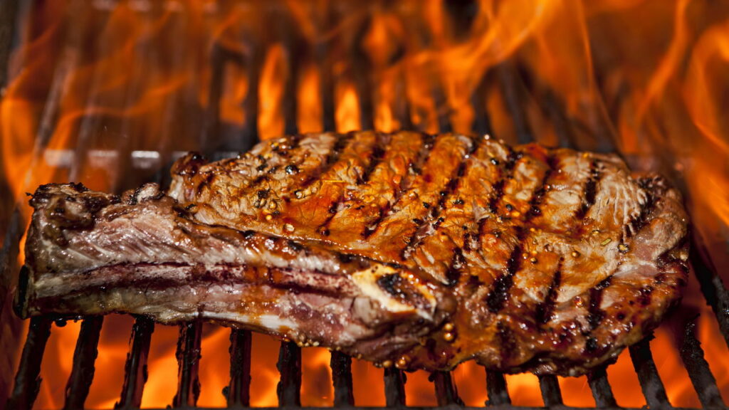 Quer o churrasco perfeito? Veja como o sal nas brasas pode ser o segredo das festas
