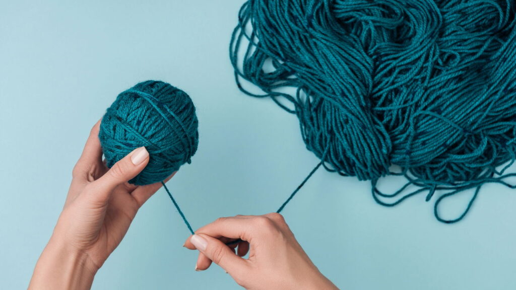 Aprenda a fazer descansos de copos de suculenta em crochê e decore sua mesa com o charme das crocheteiras