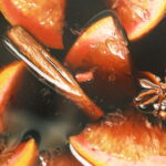 Como fazer chá de casca de laranja com canela e aproveitar seus benefícios