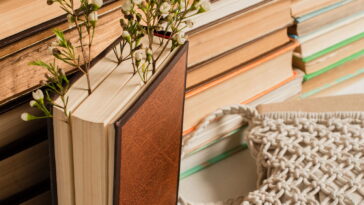 O acessório artesanal que está conquistando crocheteiras amantes de livros