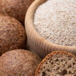 O truque antigo com pão velho que está voltando às cozinhas brasileiras