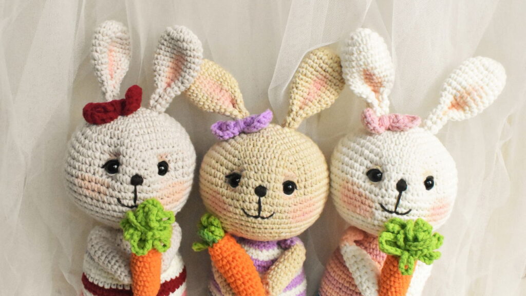 Transforme seu chá de bebê com este charmoso amigurumi de coelhinho em crochê