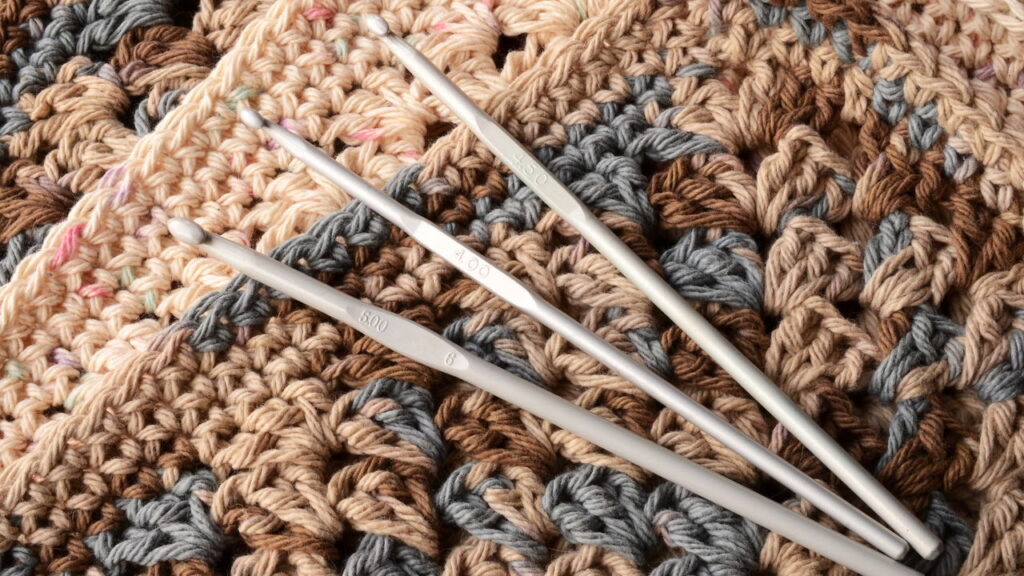 Como fazer o suporte para garrafa em crochê com alça reforçada que conquistou as crocheteiras