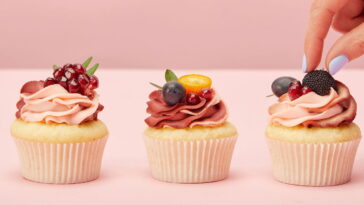 Faça o chaveiro de cupcake em crochê, o artesanato em crochê mais fofo do momento