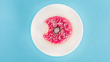 O segredo por trás da almofada de donut em crochê artesanal