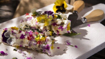 O toque floral que pode transformar suas receitas