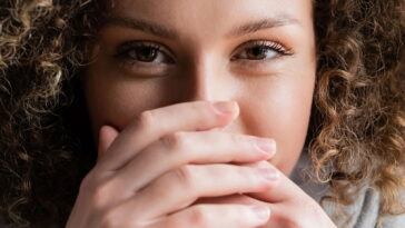 O gesto mais silencioso e impactante da linguagem humana pode surpreender