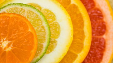 Transforme sua decoração com descanso de copos de frutas cítricas em crochê