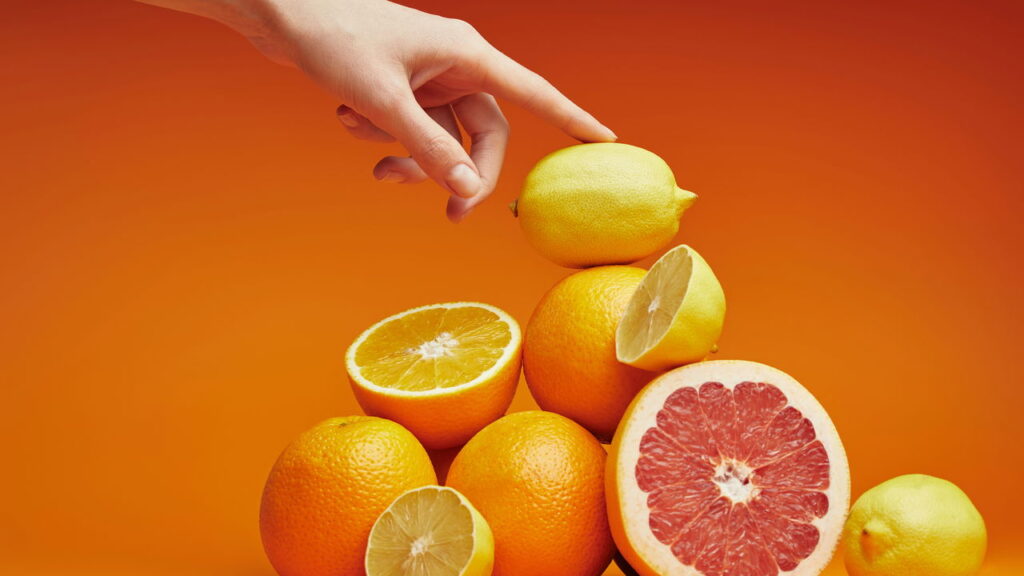 Transforme sua decoração com descanso de copos de frutas cítricas em crochê