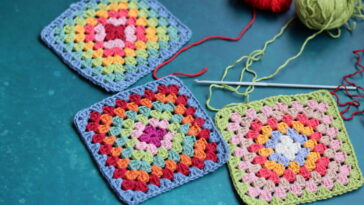 Jardineira com Granny Squares de coração, traga conforto e amor no seu guarda-roupa
