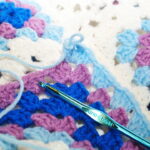 Como criar uma saia de crochê com granny squares e arrasar no visual