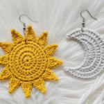 Os brincos em crochê que unem a força do sol com a delicadeza da lua