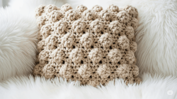 Almofada de ponto pipoca o crochê mais charmoso para decorar