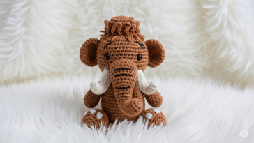 Amigurumi de mamutezinho em crochê, um passo a passo com materiais e dicas imperdíveis