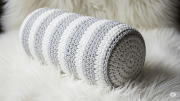 Aprenda a fazer a almofada cilíndrica em crochê perfeita para iniciantes