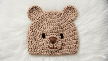 Transforme seu enxoval com essa touquinha delicada em crochê