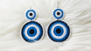 Esse brinco feito à mão tem um poder que vai além da beleza