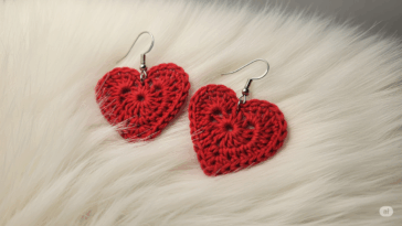 Conheça o passo a passo deste delicado e romântico brinco em crochê
