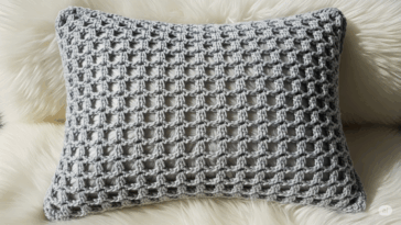 Um simples ponto de crochê que renova o visual das almofadas