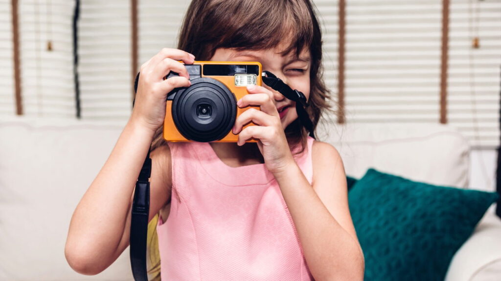 O que você precisa saber para proteger seus filhos enquanto compartilha fotos nas redes sociais