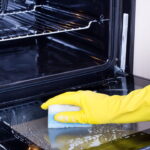 Limpar o vidro do forno nunca foi tão fácil e está viralizando