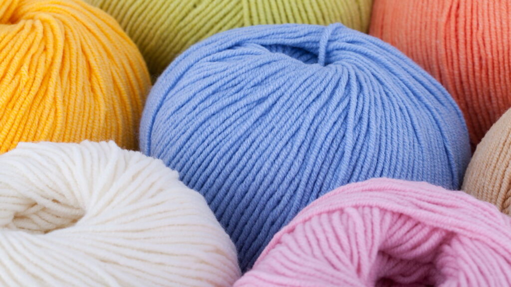 O detalhe feminino e artesanal que deixa qualquer trabalho de crochê mais encantador